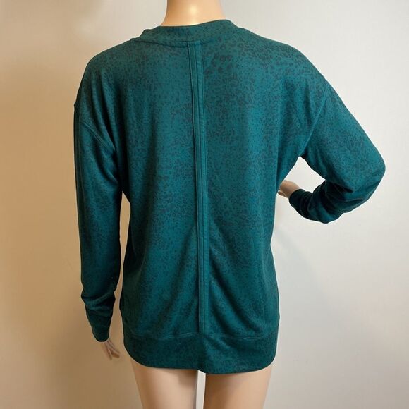 David Lerner Evereve green cheetah print top pullover size M - Picture 3 of 8